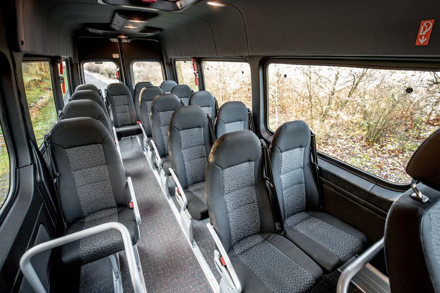 Интерьер Mercedes-Benz Sprinter Transfer 35 2018 года  (фото 8 из 12)